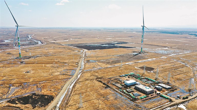 勃利縣200兆瓦風(fēng)電制氫聯(lián)合運行示范項目施工現(xiàn)場。李奇曄攝